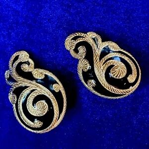 Vintage Christian Dior Art  Nouveau Black Onyx  Enamel 18K gold PL clip-ons